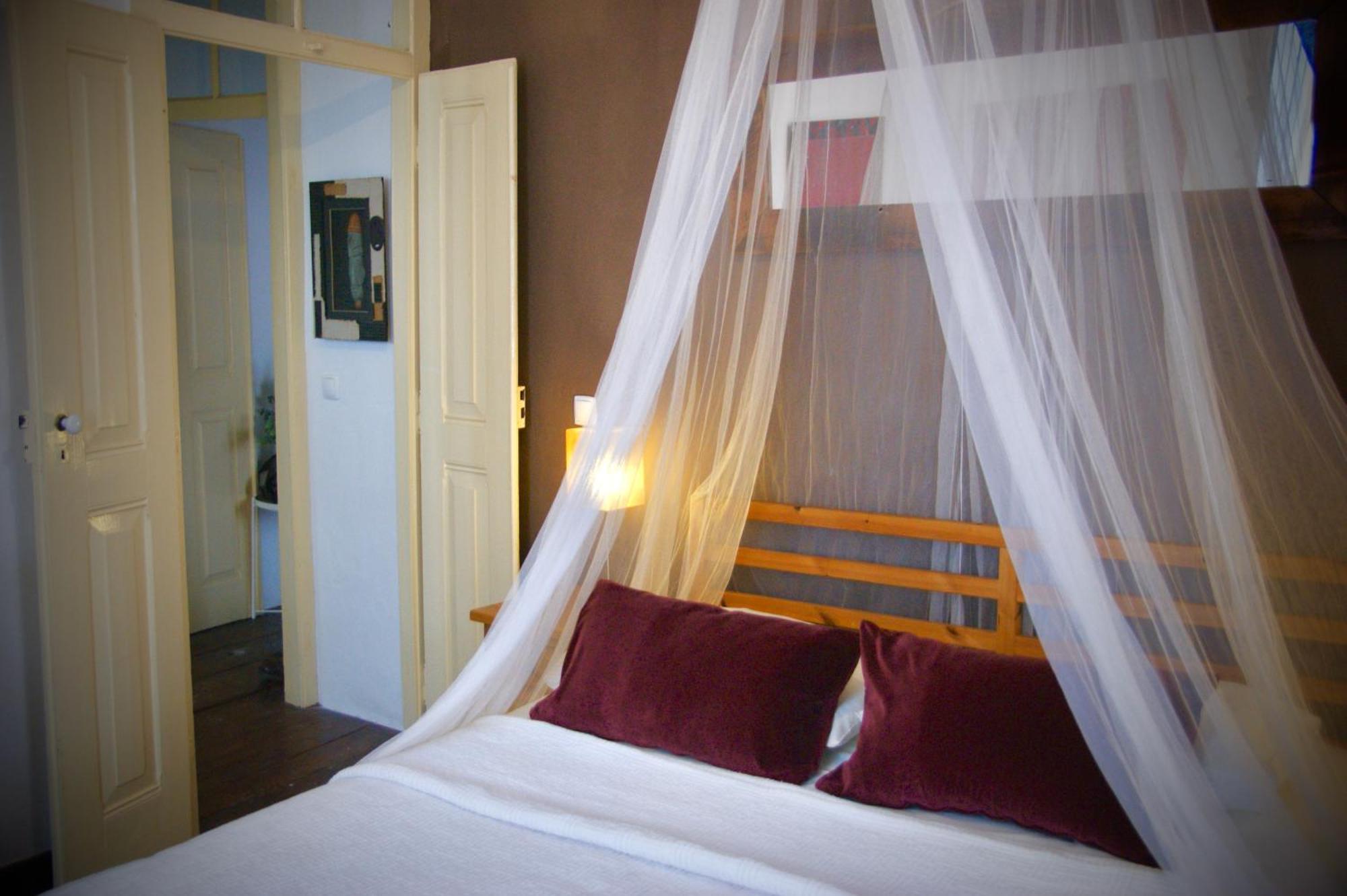 The Corner House - Charming Rustic In The Heart Of *